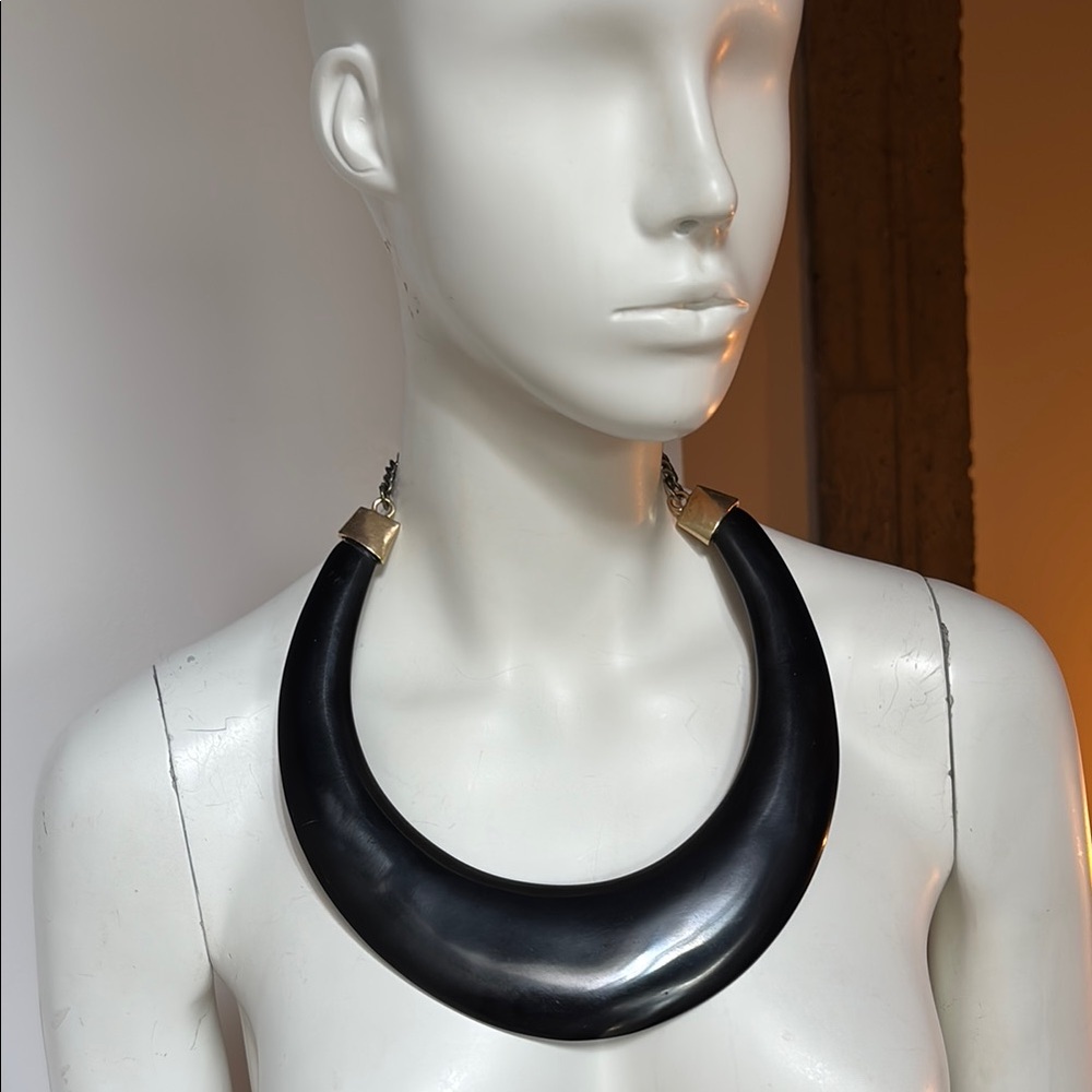 Elegant Black and Gold Women's Necklace